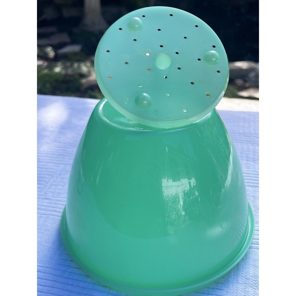 Vintage Tupperware Crisp It Lettuce Keeper #679, Spike #681 Jadite Green, NO LID - Picture 4 of 9